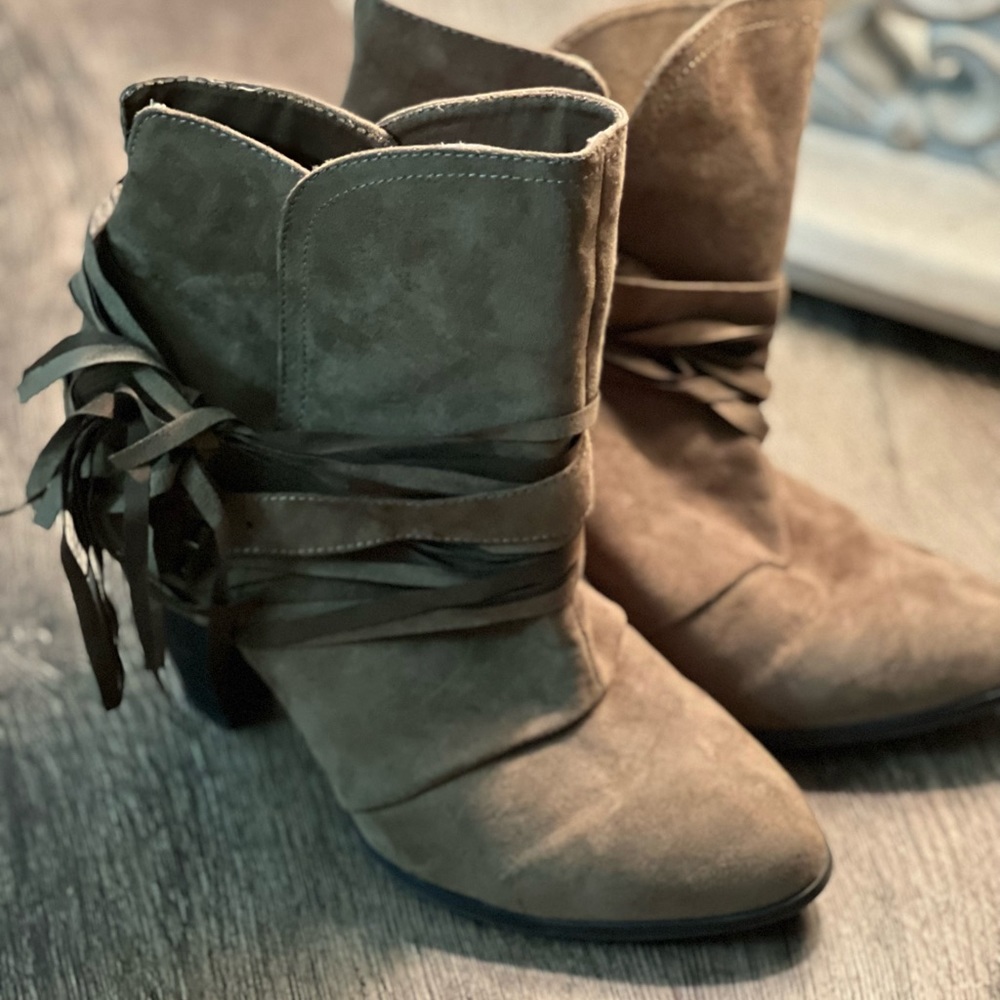 Tan bogies suede